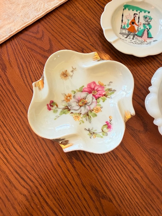 Vintage Limoges, Anchor Hocking Milk Glass & Porcelain Ashtray Bundle - Picture 12 of 16